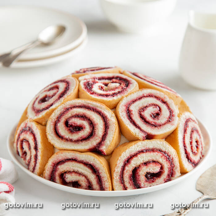 ���� �������� � ������� (Cake �Charlotte� with raspberries and cream)
