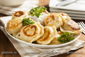 Польские вареники с кислой капустой и сушеными белыми грибами (Pierogi polskie)
