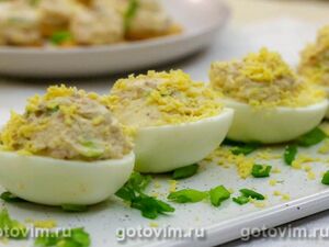 Яйца, фаршированные печенью трески и сыром