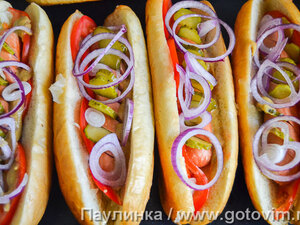 Хот-дог с тушеной капустой