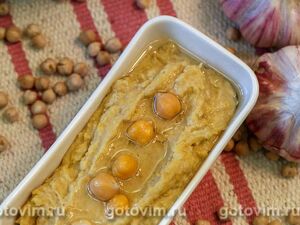 Хумус с печеным чесноком