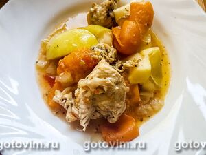 Тушеная индейка с абрикосами, помидорами и яблоками
