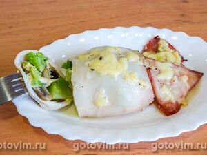 Кальмар с начинкой из брокколи и шампиньонов, запеченный в духовке