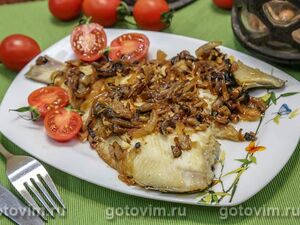 Камбала, жаренная на сковороде с луком