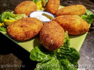 Картофельные котлеты с мясом, сыром и оливками