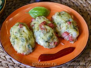 Картофельные котлеты из пюре с колбасой и сыром