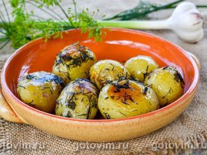 Молодая картошка, запеченная с травами в мультиварке