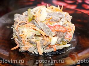Салат с корейской морковкой и отварным легким