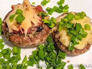 Фаршированные шампиньоны с сыром и копченой колбасой