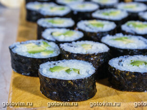 Маки суши с авокадо