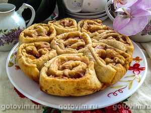 Булочки-завитки с яблоками в мультиварке