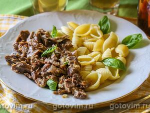 Желудки индейки в сметане с жареным луком